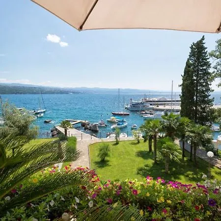 Hotel Camellia 4*